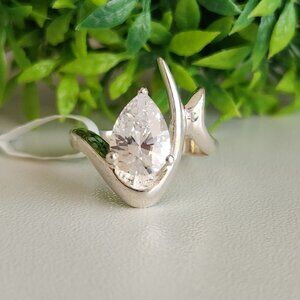 925 Sterling Silver Pear CZ Design Ring